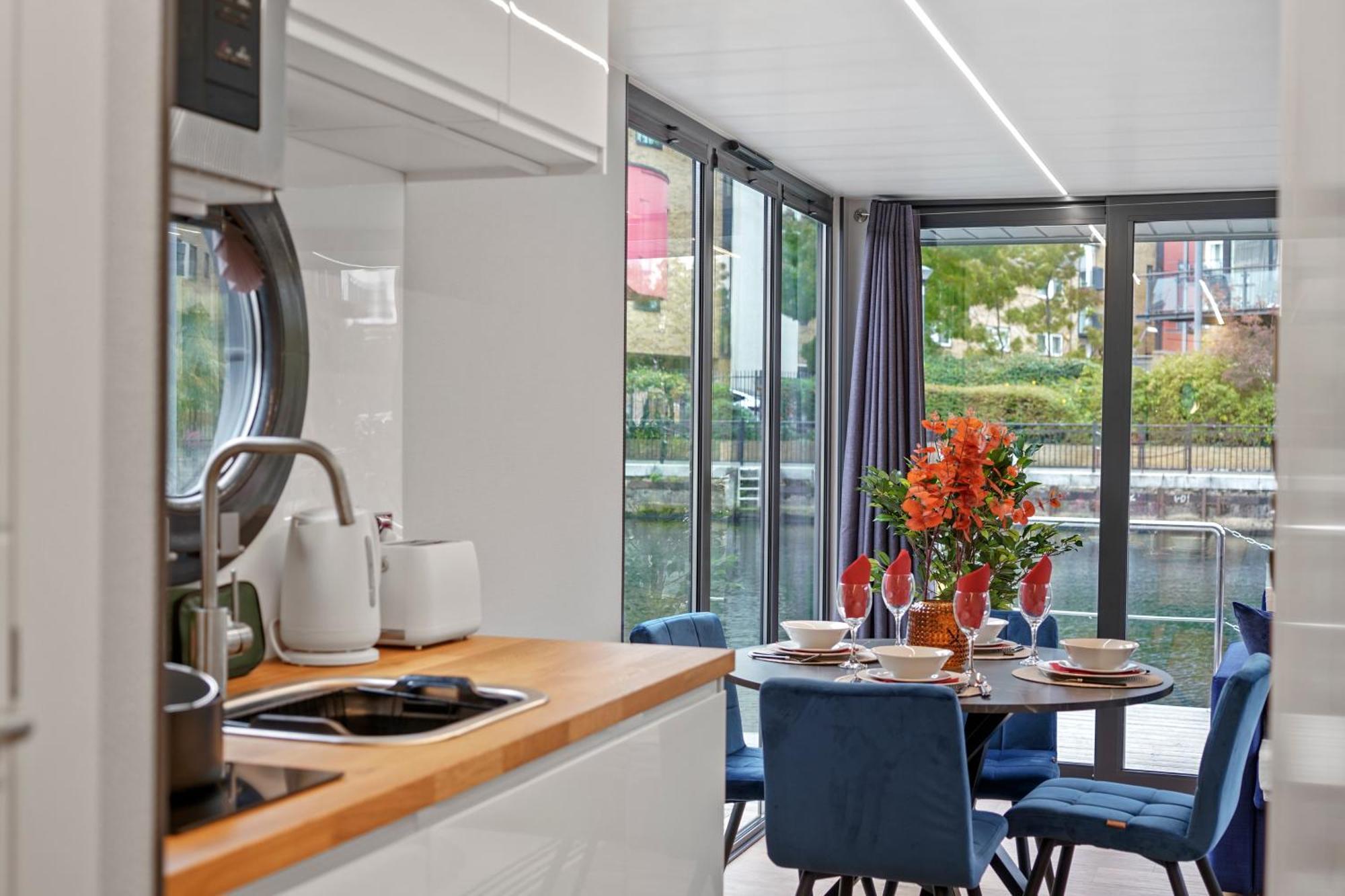 Unique Water In - Sleeps 6 Londra